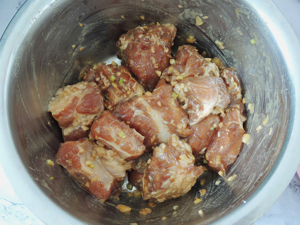 木耳蒸排骨的做法-家常味蒸菜譜