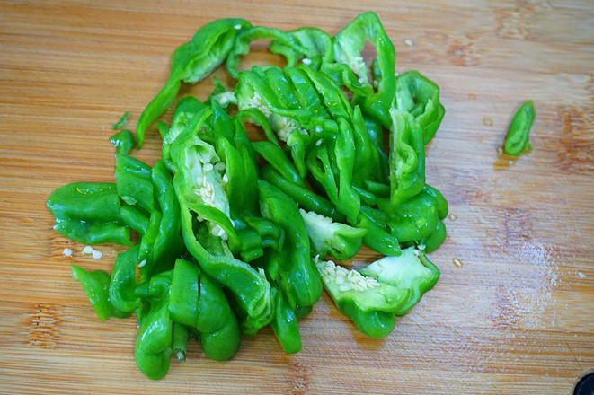 芹菜木耳炒雞蛋的做法-家常味炒菜譜-易網健康養生網 芹菜木耳炒雞蛋的做法-家常味炒菜譜