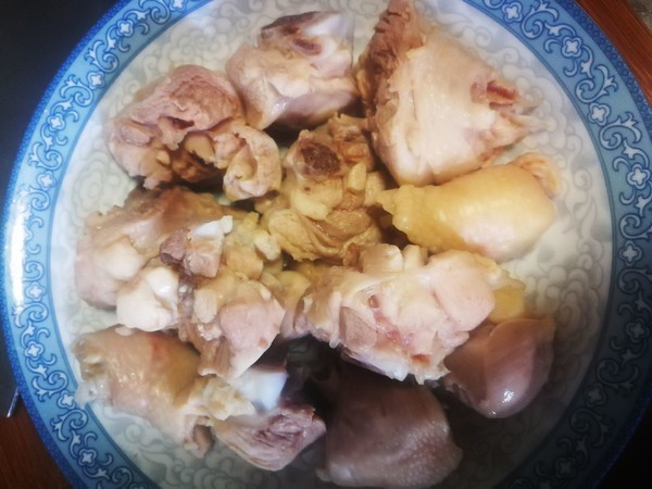 雞腿燉蘑菇的做法-家常味燉菜譜