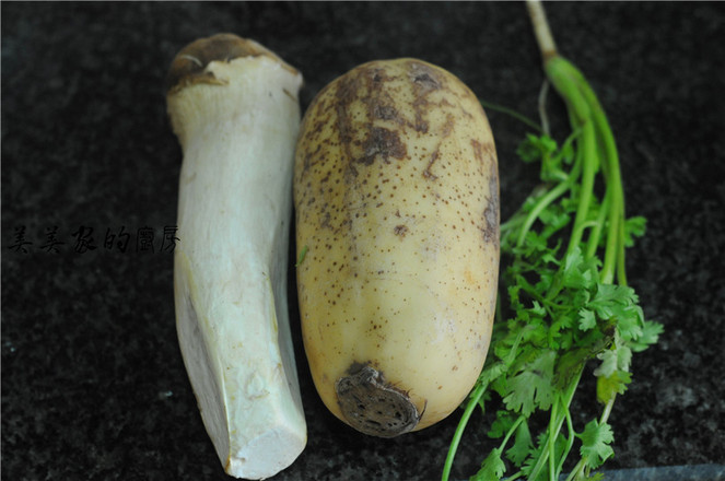 家常芫爆雙鮮的做法-家常味炒菜譜-易網(wǎng)<a href=http://www.jsjjzhkt.cn/ target=_blank class=infotextkey>健康養(yǎng)生</a>網(wǎng) 家常芫爆雙鮮的做法-家常味炒菜譜