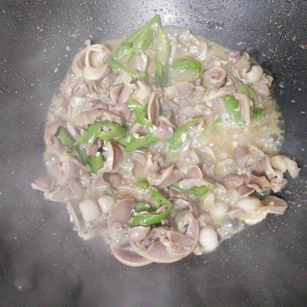 青辣椒炒雞腎的做法-家常味炒菜譜-易網健康養生網 青辣椒炒雞腎的做法-家常味炒菜譜