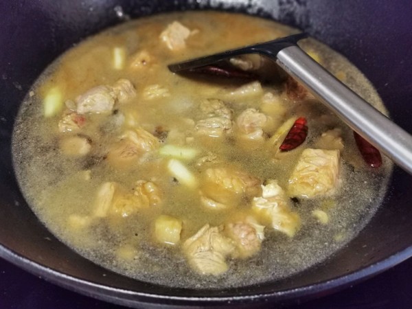 蔬菜燉牛肉貼餅子的做法-家常味燉菜譜