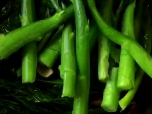 香菇炒芥蘭的做法-家常味炒菜譜-易網(wǎng)健康養(yǎng)生網(wǎng) 香菇炒芥蘭的做法-家常味炒菜譜