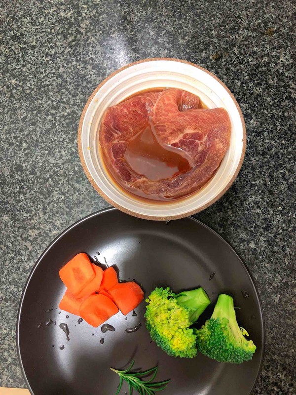 秘制香煎牛排的做法-咸鮮味煎菜譜-易網(wǎng)健康養(yǎng)生網(wǎng) 秘制香煎牛排的做法-咸鮮味煎菜譜