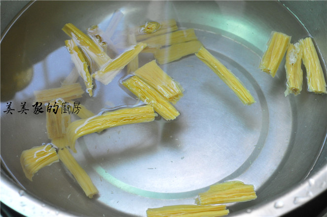 蘿卜腐竹燒排骨的做法-家常味燒菜譜