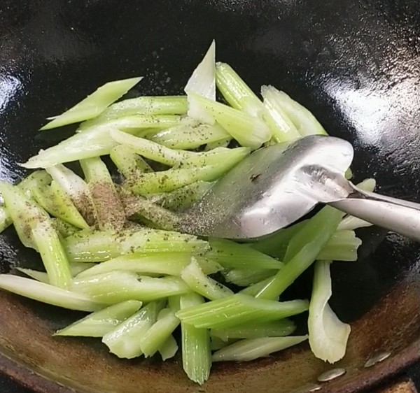 西芹腰果的做法-咸鮮味炒菜譜-易網(wǎng)健康養(yǎng)生網(wǎng) 西芹腰果的做法-咸鮮味炒菜譜