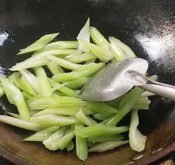 西芹腰果的做法-咸鮮味炒菜譜-易網(wǎng)健康養(yǎng)生網(wǎng) 西芹腰果的做法-咸鮮味炒菜譜