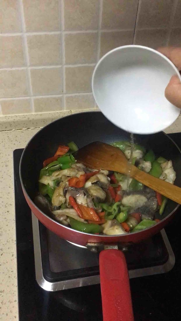 燒魚(yú)片的做法-家常味炒菜譜