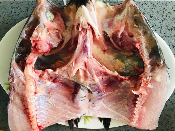 拿的出手的宴客菜,剁椒魚頭,超下飯零失敗的做法-咸鮮味蒸菜譜-易網(wǎng)健康養(yǎng)生網(wǎng) 拿的出手的宴客菜,剁椒魚頭,超下飯零失敗的做法-咸鮮味蒸菜譜