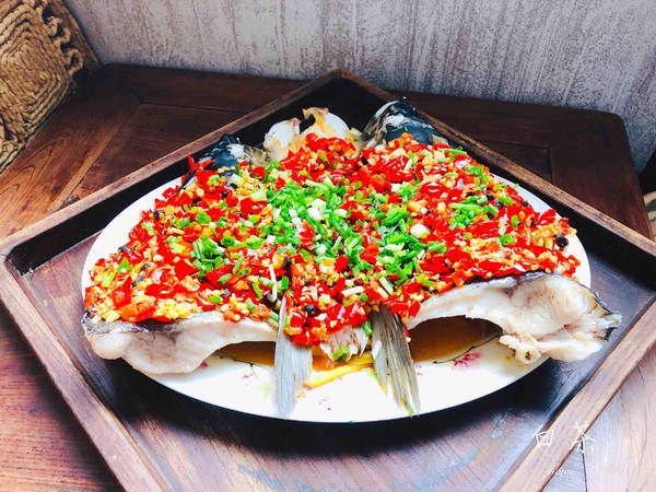 拿的出手的宴客菜,剁椒魚頭,超下飯零失敗的做法-咸鮮味蒸菜譜-易網(wǎng)健康養(yǎng)生網(wǎng) 拿的出手的宴客菜,剁椒魚頭,超下飯零失敗的做法-咸鮮味蒸菜譜