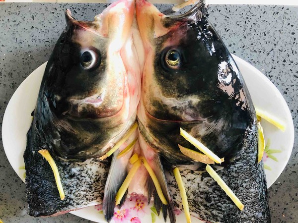 拿的出手的宴客菜,剁椒魚頭,超下飯零失敗的做法-咸鮮味蒸菜譜-易網(wǎng)健康養(yǎng)生網(wǎng) 拿的出手的宴客菜,剁椒魚頭,超下飯零失敗的做法-咸鮮味蒸菜譜