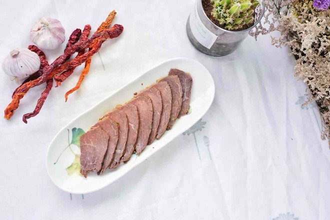 家庭秘?方：香辣鹵牛肉，口口生香，越嚼越香的做法-五香味燉菜譜