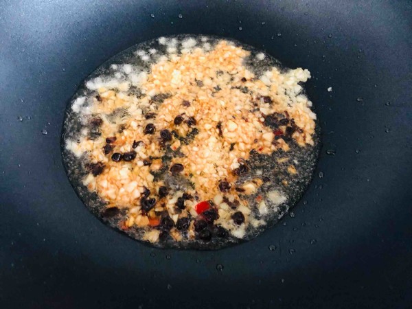 拿的出手的宴客菜,剁椒魚頭,超下飯零失敗的做法-咸鮮味蒸菜譜-易網(wǎng)健康養(yǎng)生網(wǎng) 拿的出手的宴客菜,剁椒魚頭,超下飯零失敗的做法-咸鮮味蒸菜譜