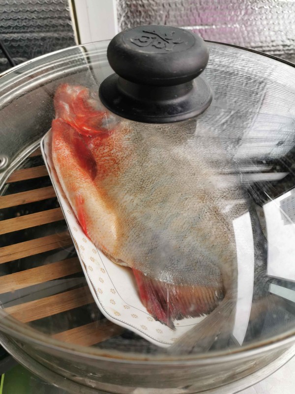 清蒸紅石斑魚的做法-咸鮮味蒸菜譜-易網健康養生網 清蒸紅石斑魚的做法-咸鮮味蒸菜譜