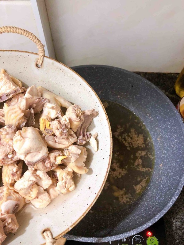 板栗燒雞的做法-醬香味燒菜譜-易網健康養生網 板栗燒雞的做法-醬香味燒菜譜