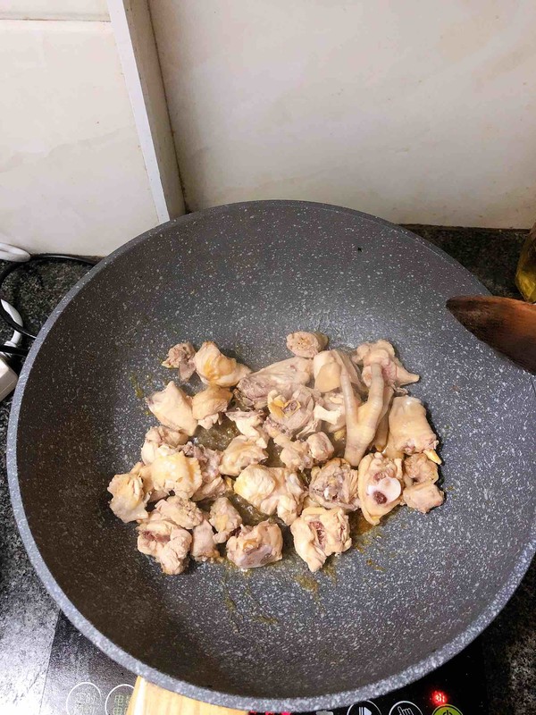 板栗燒雞的做法-醬香味燒菜譜-易網健康養生網 板栗燒雞的做法-醬香味燒菜譜