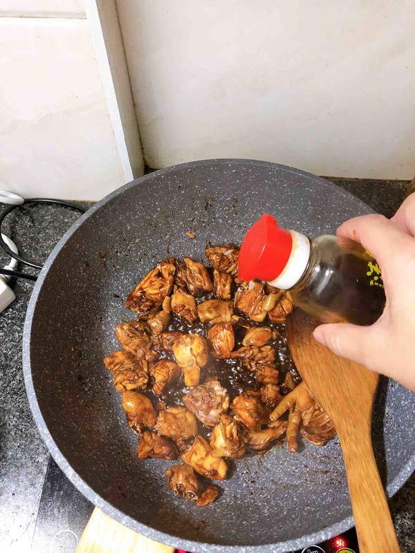 板栗燒雞的做法-醬香味燒菜譜-易網健康養生網 板栗燒雞的做法-醬香味燒菜譜