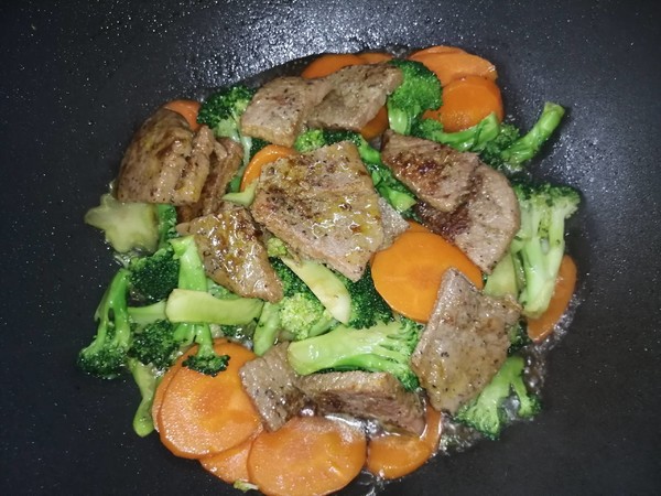 牛排雜燴的做法-家常味炒菜譜-易網健康養生網 牛排雜燴的做法-家常味炒菜譜