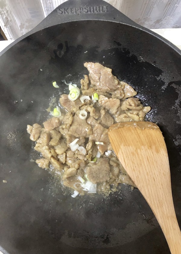 香菜嫩牛肉的做法-咸鮮味燒菜譜-易網(wǎng)健康養(yǎng)生網(wǎng) 香菜嫩牛肉的做法-咸鮮味燒菜譜