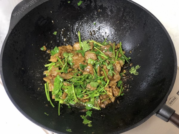 香菜嫩牛肉的做法-咸鮮味燒菜譜-易網(wǎng)健康養(yǎng)生網(wǎng) 香菜嫩牛肉的做法-咸鮮味燒菜譜