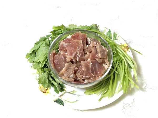 香菜嫩牛肉的做法-咸鮮味燒菜譜-易網(wǎng)<a href=http://www.jsjjzhkt.cn/ target=_blank class=infotextkey>健康養(yǎng)生</a>網(wǎng) 香菜嫩牛肉的做法-咸鮮味燒菜譜