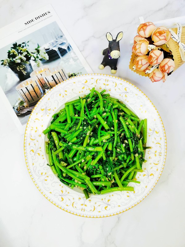 蒜蓉茼蒿的做法-咸鮮味炒菜譜-易網健康養生網 蒜蓉茼蒿的做法-咸鮮味炒菜譜