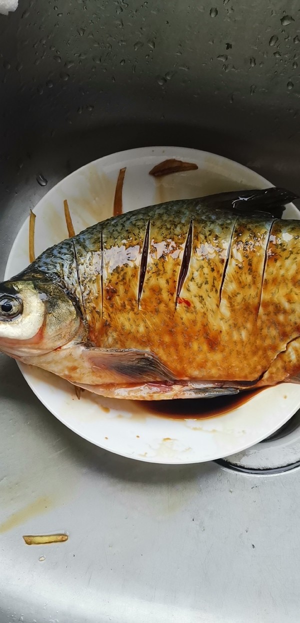 紅燒魚的做法-香辣味煎菜譜-易網健康養生網 紅燒魚的做法-香辣味煎菜譜