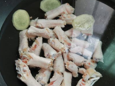 檸檬雞爪的做法-家常味拌菜譜-易網健康養生網 檸檬雞爪的做法-家常味拌菜譜