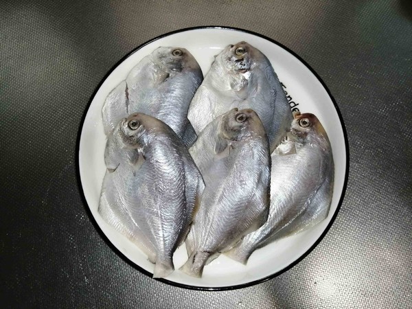 清蒸金昌魚的做法-咸鮮味蒸菜譜-易網(wǎng)<a href=http://www.jsjjzhkt.cn/ target=_blank class=infotextkey>健康養(yǎng)生</a>網(wǎng) 清蒸金昌魚的做法-咸鮮味蒸菜譜