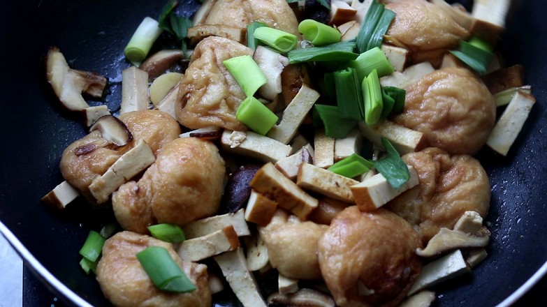 油面筋炒熏干的做法-家常味炒菜譜-易網健康養生網 油面筋炒熏干的做法-家常味炒菜譜