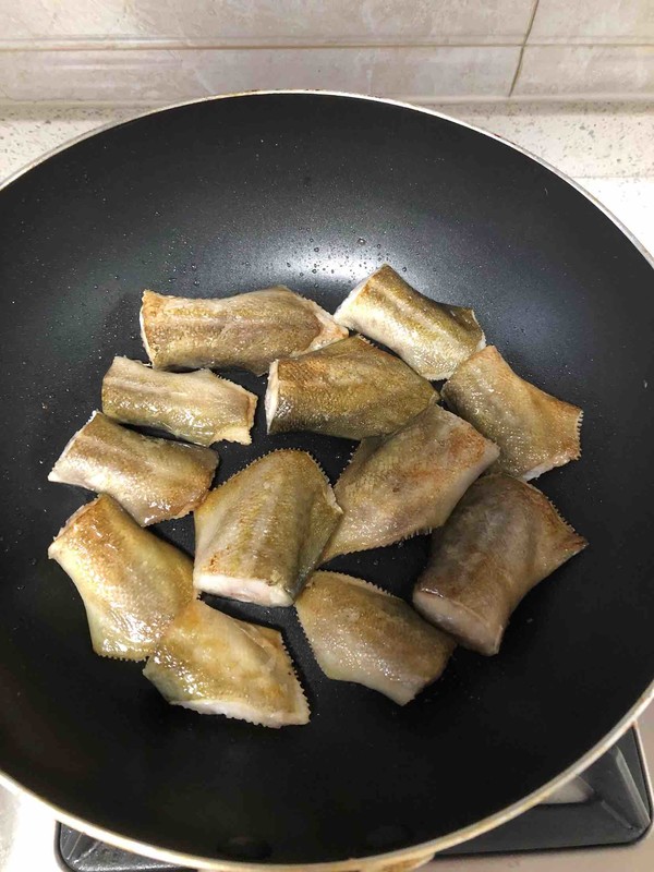 豆豉鱈魚尾的做法-家常味燒菜譜-易網<a href=http://www.jsjjzhkt.cn/ target=_blank class=infotextkey>健康養生</a>網 豆豉鱈魚尾的做法-家常味燒菜譜