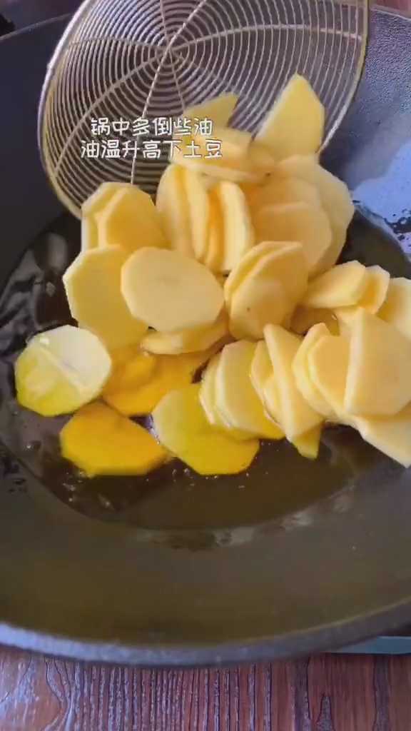干鍋土豆片的做法-咸鮮味炒菜譜