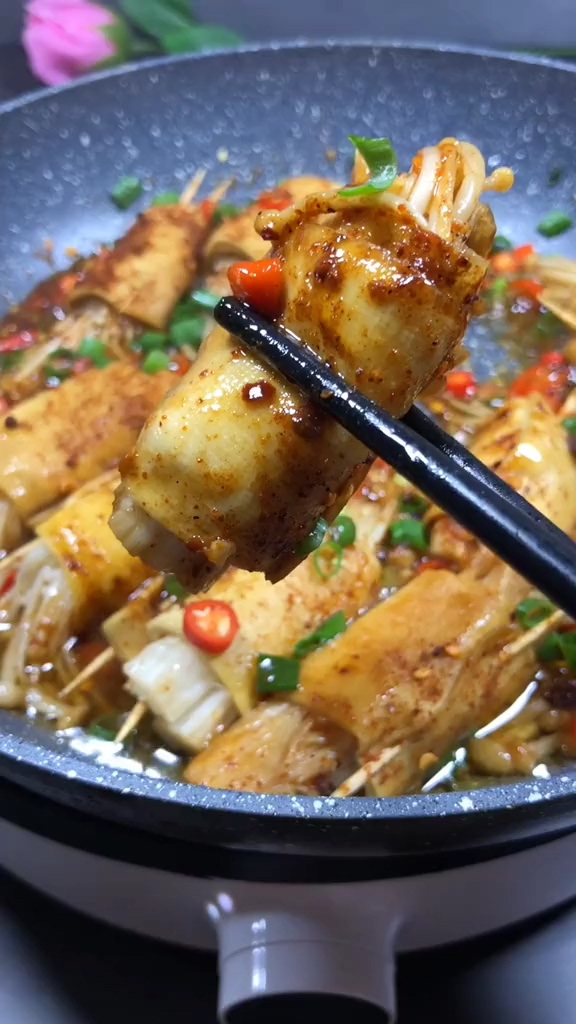 金針菇豆皮卷的做法-咸鮮味炒菜譜-易網健康養生網 金針菇豆皮卷的做法-咸鮮味炒菜譜