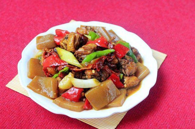 魔芋大盤雞的做法-香辣味燒菜譜-易網(wǎng)健康養(yǎng)生網(wǎng) 魔芋大盤雞的做法-香辣味燒菜譜