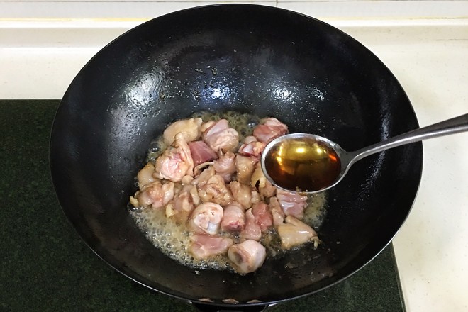 香菇燉雞的做法-家常味燉菜譜-易網健康養生網 香菇燉雞的做法-家常味燉菜譜