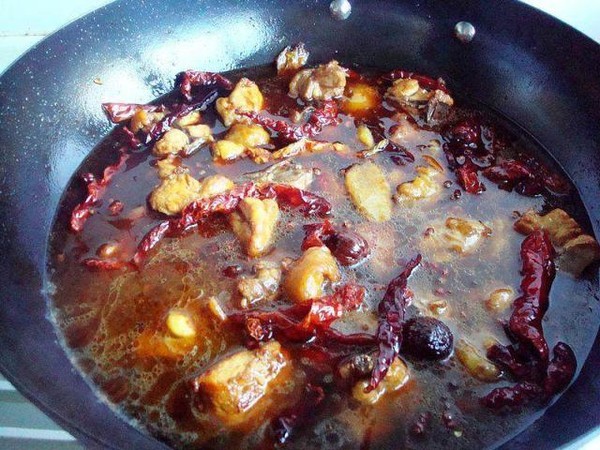 魔芋大盤雞的做法-香辣味燒菜譜-易網(wǎng)健康養(yǎng)生網(wǎng) 魔芋大盤雞的做法-香辣味燒菜譜