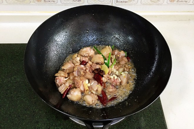 香菇燉雞的做法-家常味燉菜譜-易網健康養生網 香菇燉雞的做法-家常味燉菜譜