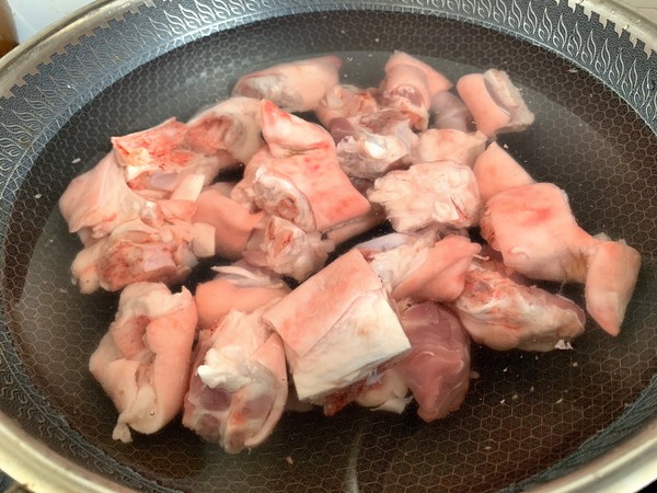 紅燒豬蹄的做法-家常味燉菜譜-易網<a href=http://www.jsjjzhkt.cn/ target=_blank class=infotextkey>健康養生</a>網 紅燒豬蹄的做法-家常味燉菜譜