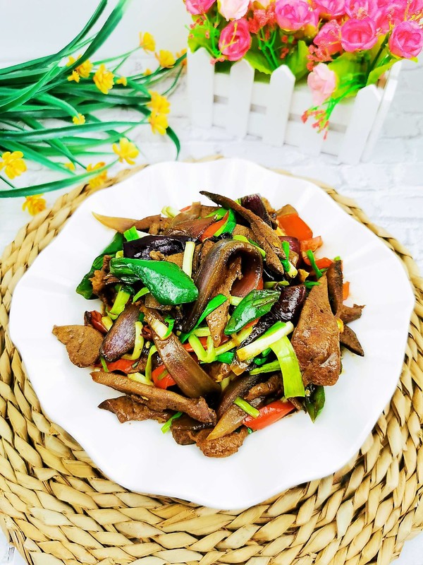 嫩爆豬肝的做法-香辣味炒菜譜-易網(wǎng)健康養(yǎng)生網(wǎng) 嫩爆豬肝的做法-香辣味炒菜譜