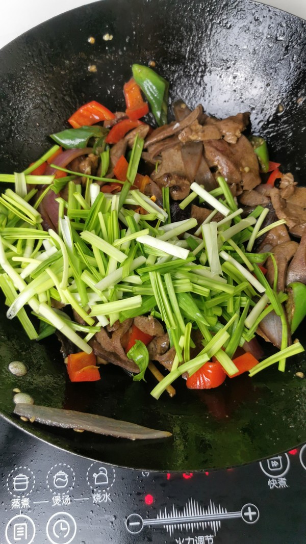 嫩爆豬肝的做法-香辣味炒菜譜-易網(wǎng)健康養(yǎng)生網(wǎng) 嫩爆豬肝的做法-香辣味炒菜譜