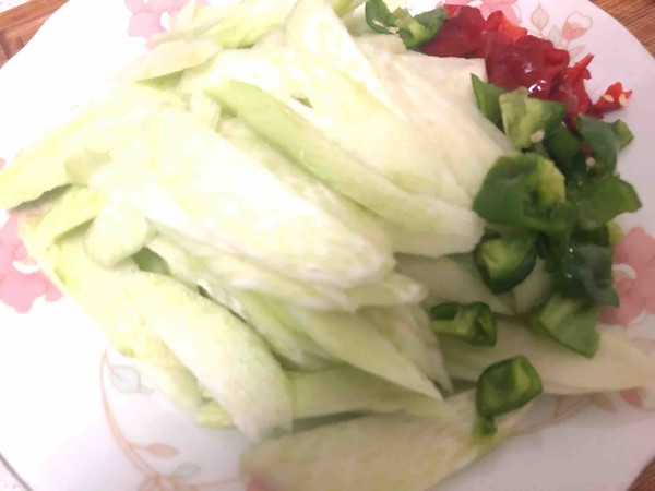 芥蘭炒肉絲的做法-家常味炒菜譜-易網健康養生網 芥蘭炒肉絲的做法-家常味炒菜譜