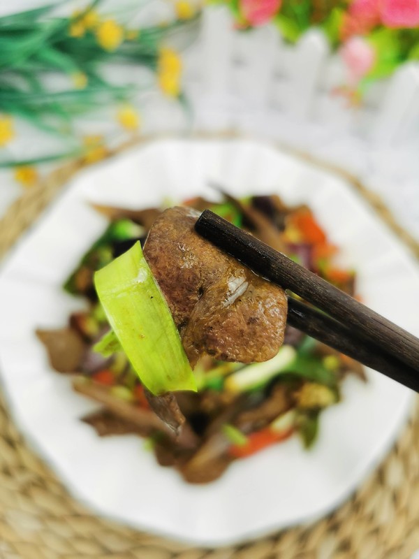 嫩爆豬肝的做法-香辣味炒菜譜-易網(wǎng)健康養(yǎng)生網(wǎng) 嫩爆豬肝的做法-香辣味炒菜譜