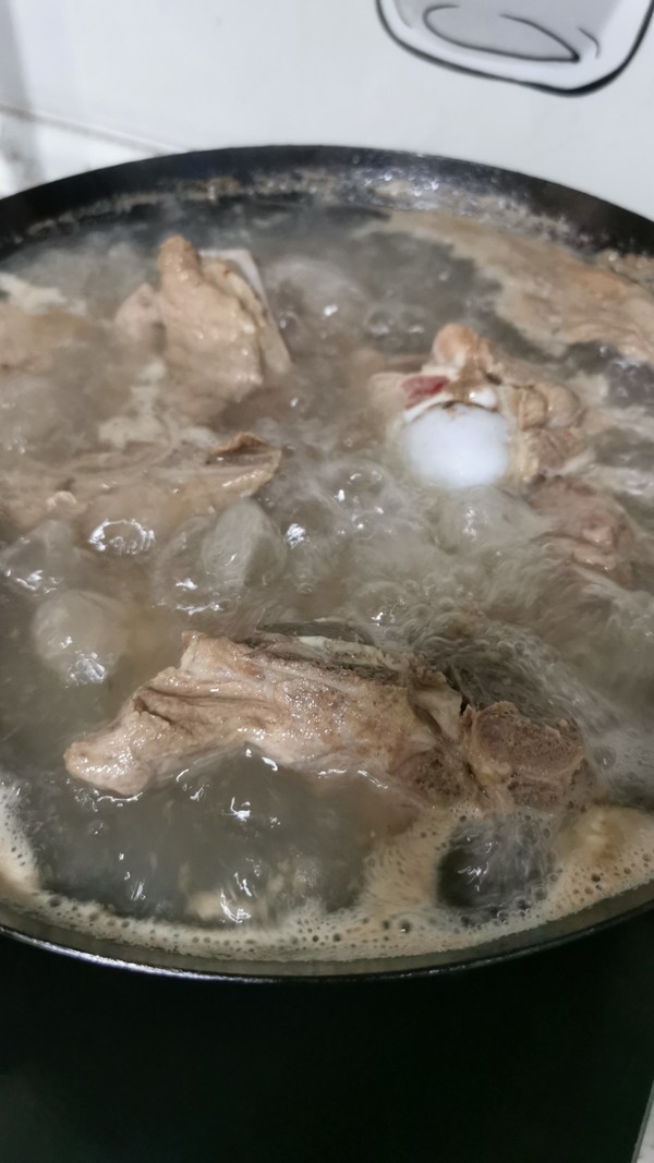 紅燒豬大骨的做法-咸鮮味燒菜譜-易網(wǎng)<a href=http://www.jsjjzhkt.cn/ target=_blank class=infotextkey>健康養(yǎng)生</a>網(wǎng) 紅燒豬大骨的做法-咸鮮味燒菜譜