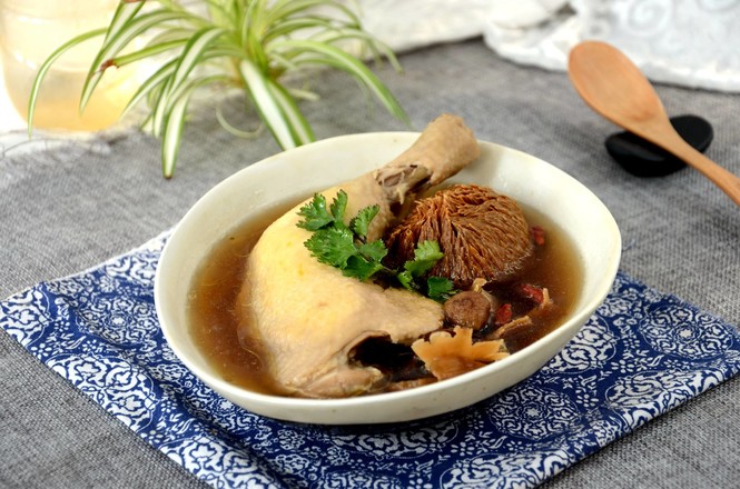 菌菇燉雞湯的做法-家常味燉菜譜-易網(wǎng)健康養(yǎng)生網(wǎng) 菌菇燉雞湯的做法-家常味燉菜譜