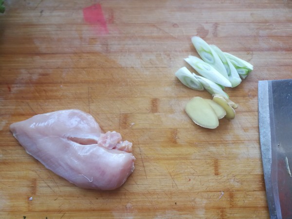 涼拌雞胸肉的做法-咸鮮味拌菜譜-易網<a href=http://www.jsjjzhkt.cn/ target=_blank class=infotextkey>健康養生</a>網 涼拌雞胸肉的做法-咸鮮味拌菜譜