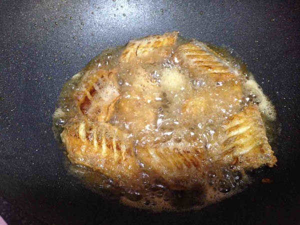 酒香燜帶魚的做法-家常味燜菜譜