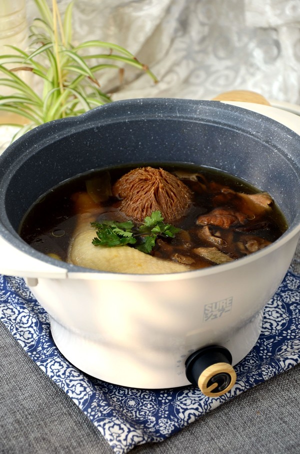 菌菇燉雞湯的做法-家常味燉菜譜-易網(wǎng)健康養(yǎng)生網(wǎng) 菌菇燉雞湯的做法-家常味燉菜譜