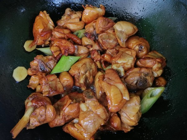 芋頭燒雞塊的做法-家常味燉菜譜