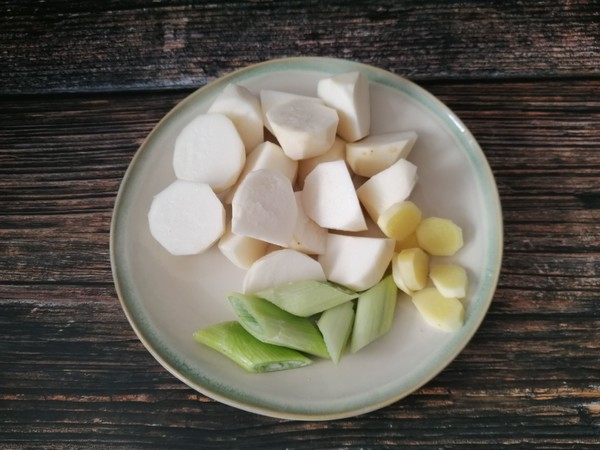 芋頭燒雞塊的做法-家常味燉菜譜