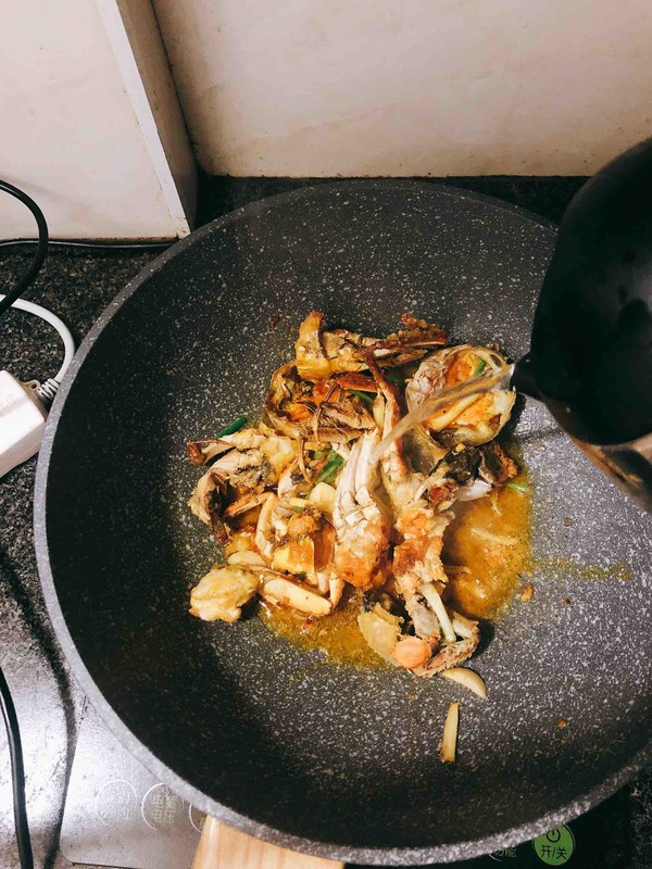 螃蟹炒年糕的做法-咸鮮味炒菜譜-易網健康養生網 螃蟹炒年糕的做法-咸鮮味炒菜譜